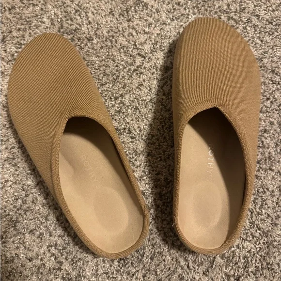 Like NEW! Rothy’s tan clogs, size 11 - Picture 2 of 4